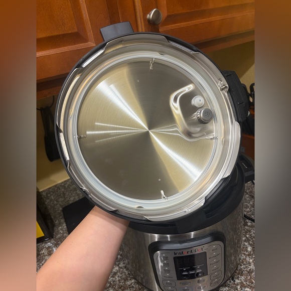 Instant Pot Multi-Function Pressure Cooker - Picture 5 of 5